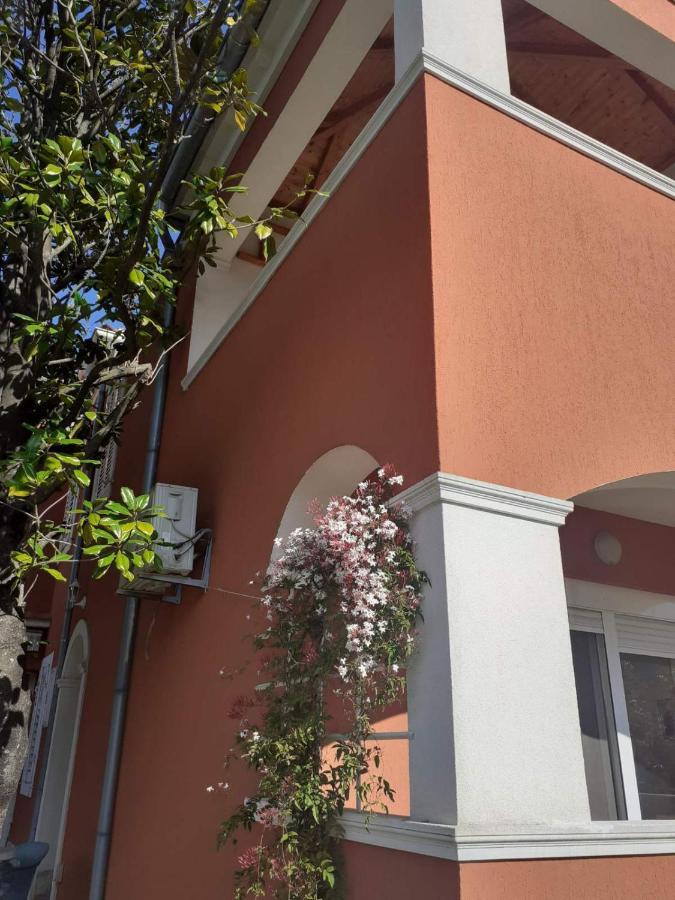 Apartments Rolovina Тиват Екстер'єр фото