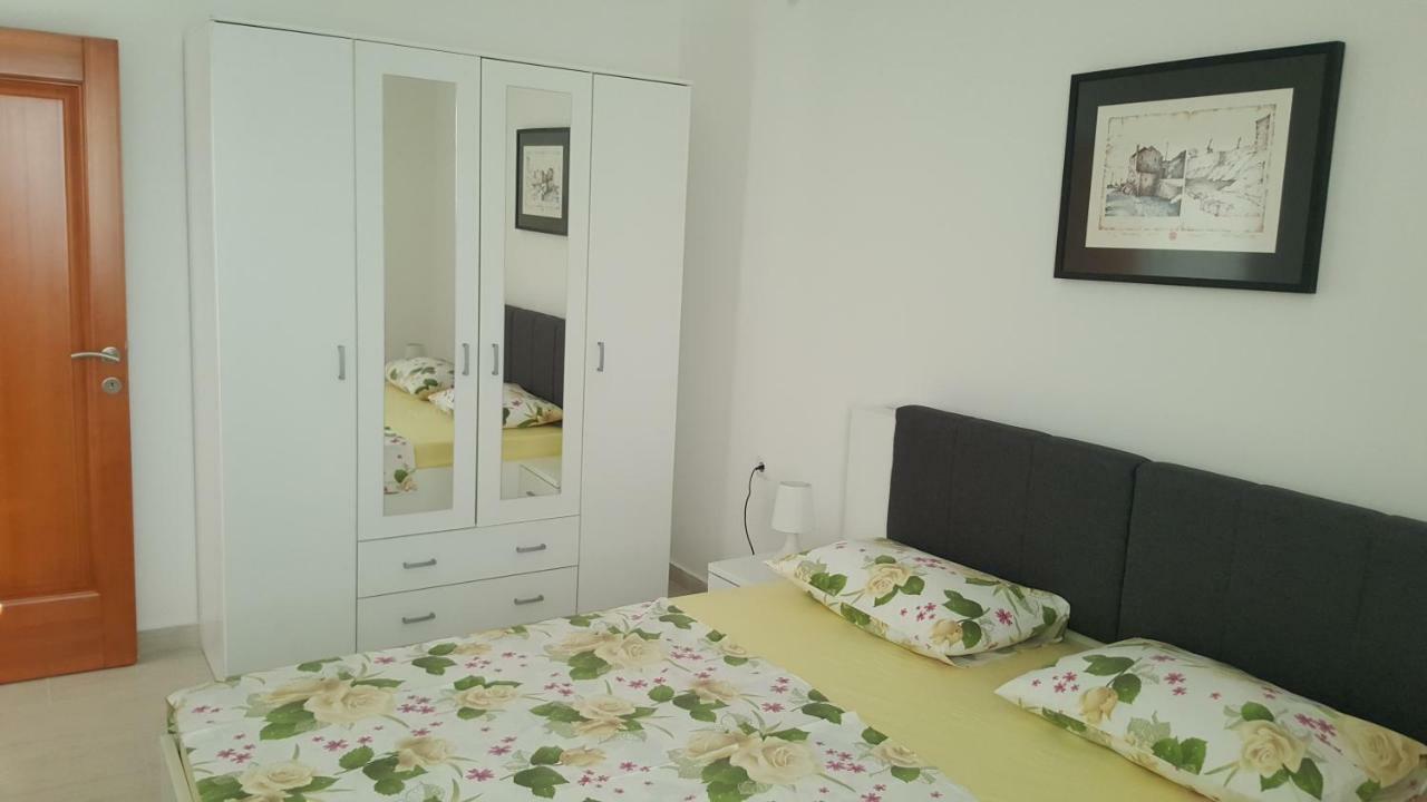 Apartments Rolovina Тиват Екстер'єр фото